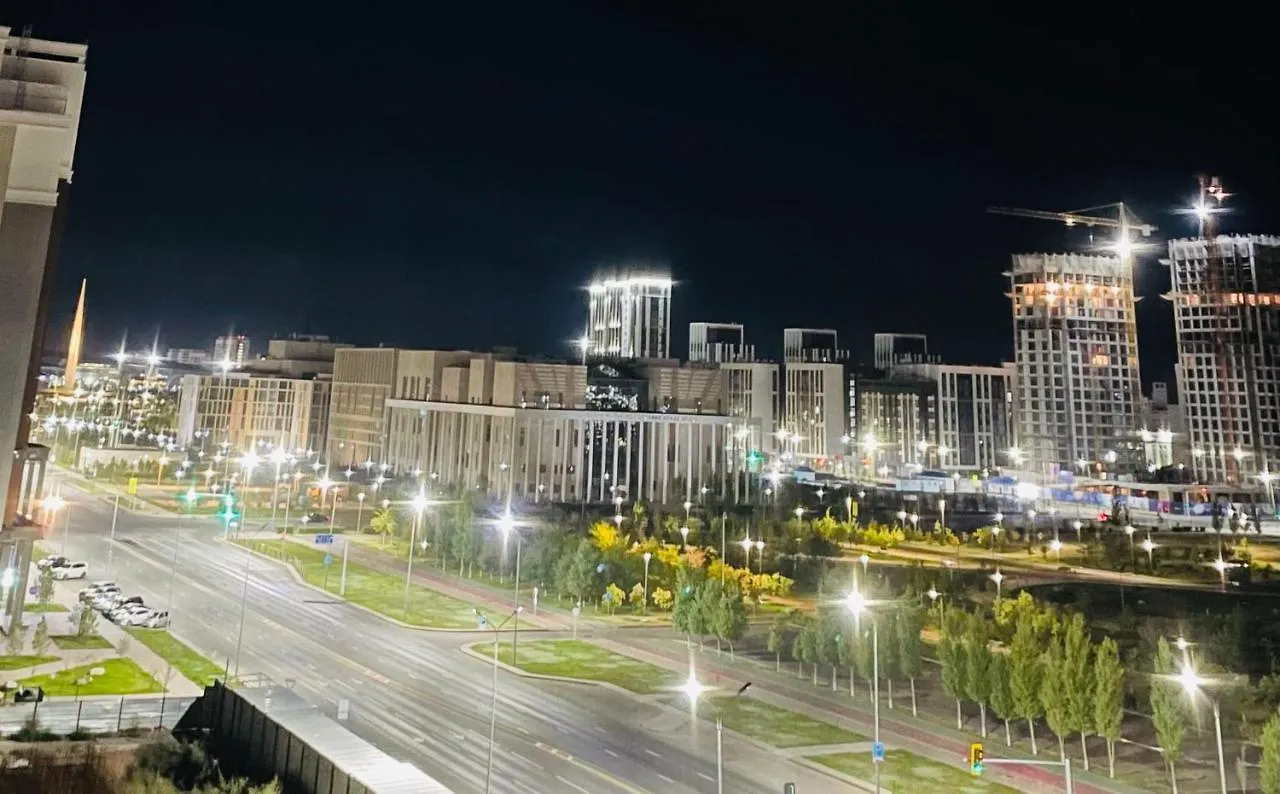 Park Avenue Напротив Ботанического Сада Nur-Sultan  Apartment
